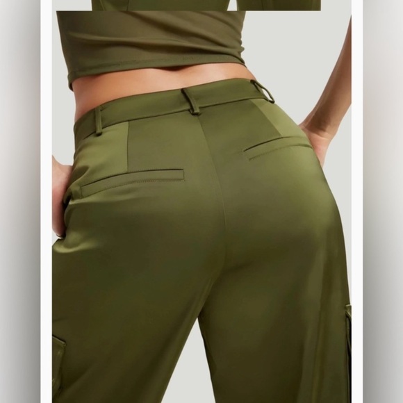 GOOD AMERICAN GREEN SATIN CARGO PANTS - Picture 4 of 14